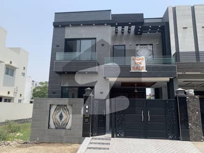 5 MARLA SOLID CONSTRUCTED HOUSE IN BLOCK "F" IS AVAILABLE FOR SALE