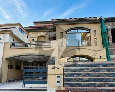 10 Marla Sun Face Beautiful Elevated Villa Available For Sale