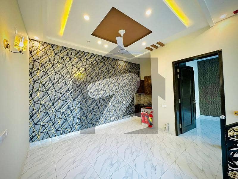 5 MARLA HOUSE BRAND NEW BEAUTIFUL LOCATION AVAILABLE FOR RENT
