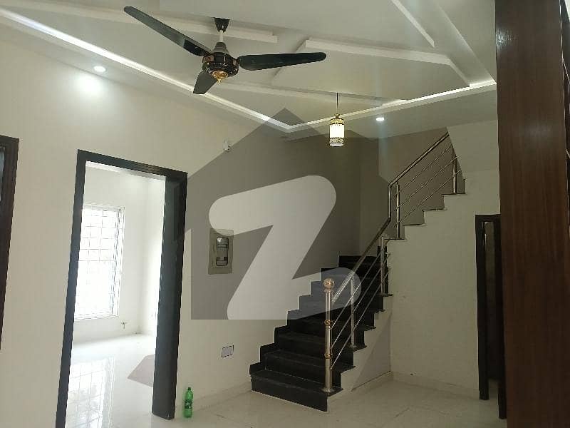 8 marla house ground and basement for rent
