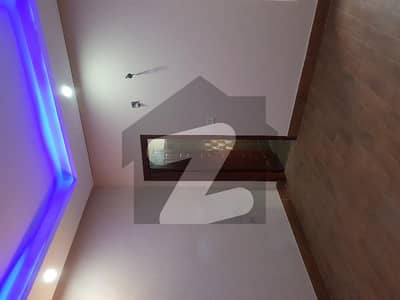 خیابانِ گارڈنز فیصل آباد میں 5 کمروں کا 7 مرلہ مکان 75.0 ہزار میں کرایہ پر دستیاب ہے۔