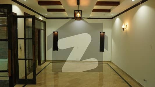 ڈی ایچ اے فیز 5 ڈیفنس (ڈی ایچ اے),لاہور میں 6 کمروں کا 10 مرلہ مکان 5.75 کروڑ میں برائے فروخت۔