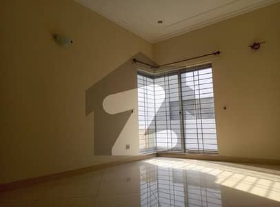 1 Kanal Upper Portion For Rent In DHA Lahore Phase 4 Sprat Gate