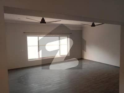 Brand New Reasonable Price 1 Kanal Basement Portion