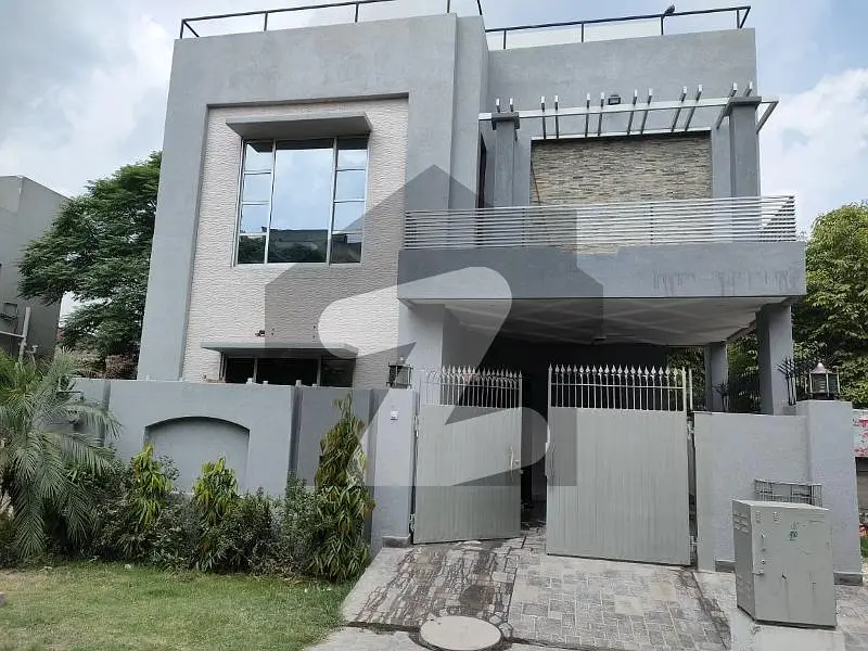 DEFENCE 5 MARLA NEW STYLISH BUNGALOW AT PRIME LOCATION REASONABLE RENT