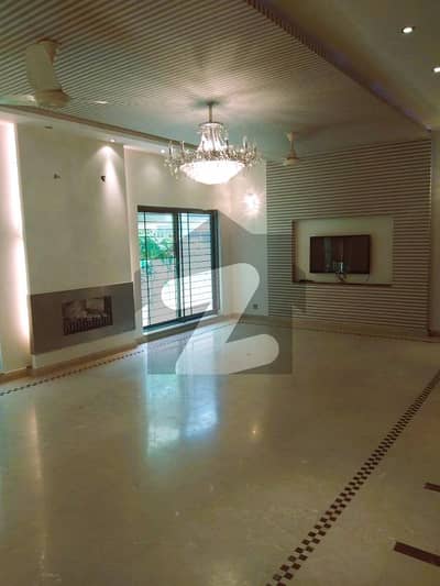 Best 01 Kanal Modern House In DHA 5 On Excellent Rental Price