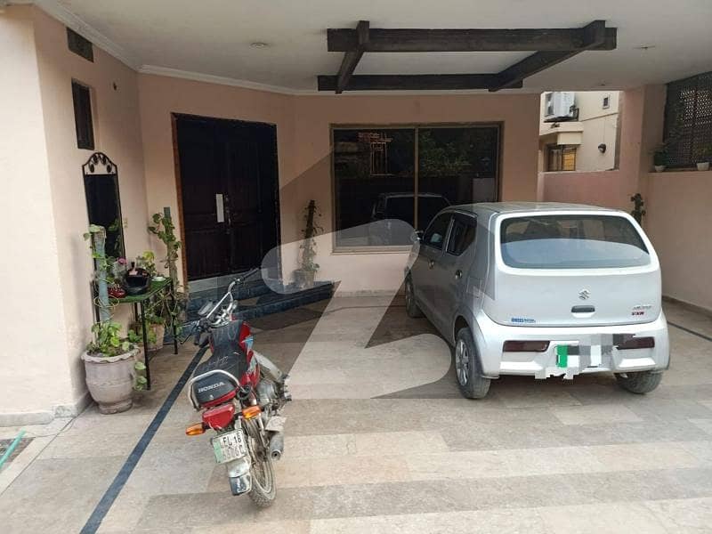 ڈی ایچ اے فیز 1 ڈیفنس (ڈی ایچ اے),لاہور میں 5 کمروں کا 1 کنال مکان 5.9 کروڑ میں برائے فروخت۔