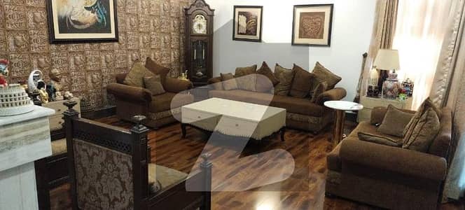 ڈی ایچ اے فیز 4 ڈیفنس (ڈی ایچ اے),لاہور میں 5 کمروں کا 1 کنال مکان 3.5 لاکھ میں کرایہ پر دستیاب ہے۔
