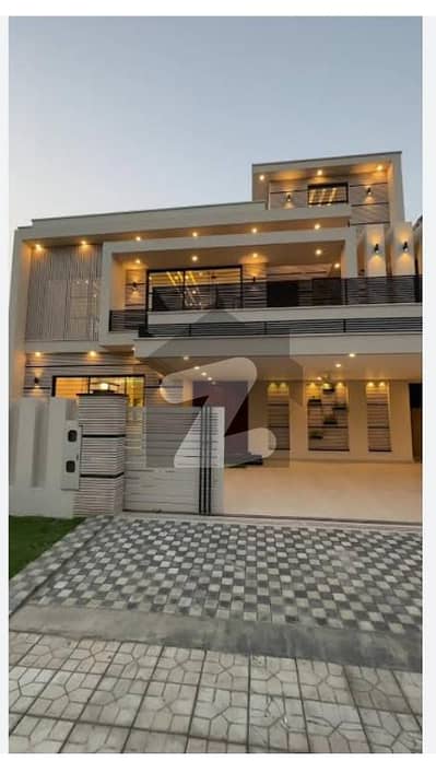G,11/1_ 8 MARLA NEW HOUSE FOR SALE 5 BED ATTACHED BATH 2 KITCHEN 2 DD TILE FLOOR BEST LOCATION NAYER TO PARK MOSQUE MARKET