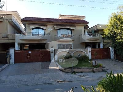 F,10/1_ 1 KANAL SINGLE STORY HOUSE FOR RENT 3,4 BED ATTACHED BATH DD TVL SERVENT GREEN LONE MARBLE FLOOR BEST LOCATION NAYER TO PARK MOSQUE MARKET