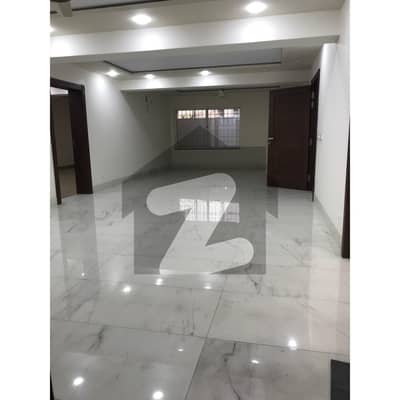 1.5 KANAL 8 BEDROOM HOUSE AVAILABLE FOR RENT