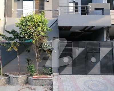 جوہر ٹاؤن فیز 2 جوہر ٹاؤن,لاہور میں 5 کمروں کا 5 مرلہ مکان 3.0 کروڑ میں برائے فروخت۔