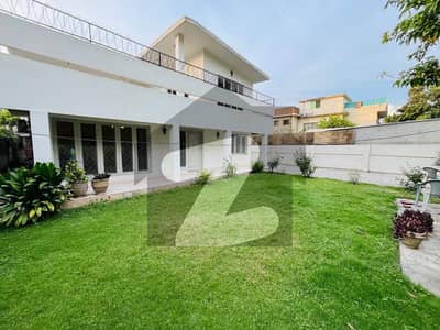 500 S/Y 4 Bedrooms House For Rent F-7, Islamabad.