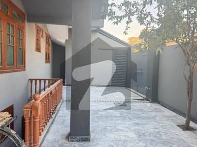 حیات آباد فیز 7 حیات آباد,پشاور میں 9 کمروں کا 10 مرلہ مکان 5.5 کروڑ میں برائے فروخت۔