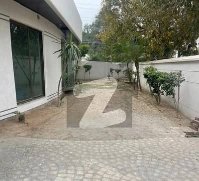 In DHA Phase 3 House Sized 1 Kanal For sale