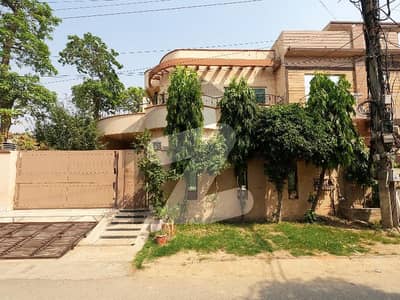 Near to Park House Of 10 Marla Is Available For sale In Wapda Town Phase 1 - Block F2, Lahore