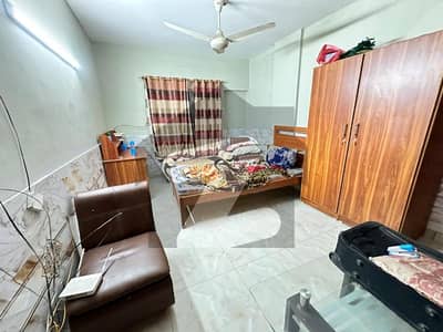 کلفٹن ۔ بلاک 3 کلفٹن,کراچی میں 3 کمروں کا 7 مرلہ فلیٹ 1.7 کروڑ میں برائے فروخت۔