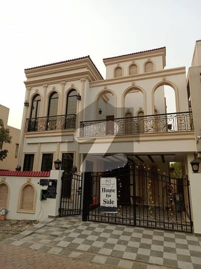 Most Luxurious 8 Marla Designer House For Sale