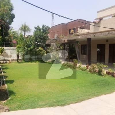 Gulberg 36 Marla House Available For Sale