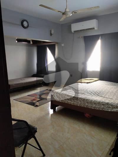 پی ای سی ایچ ایس بلاک 6 پی ای سی ایچ ایس,جمشید ٹاؤن,کراچی میں 6 کمروں کا 10 مرلہ مکان 6.5 کروڑ میں برائے فروخت۔