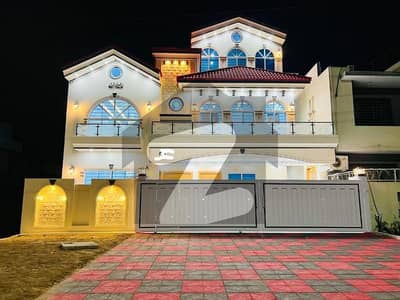 14 Marla Designer House For Sale