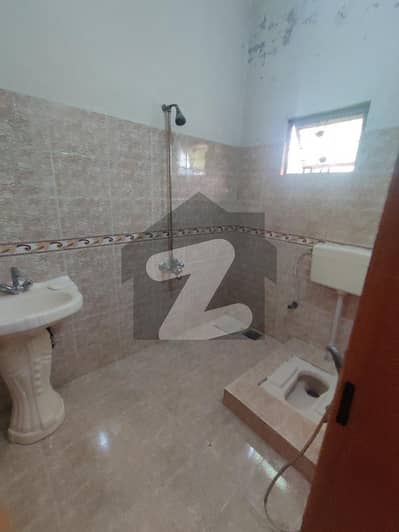 لاہور میڈیکل ہاؤسنگ سوسائٹی لاہور میں 5 کمروں کا 10 مرلہ مکان 2.8 کروڑ میں برائے فروخت۔