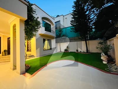 Fully Equipped Luxurious House For Rent On Prime Location