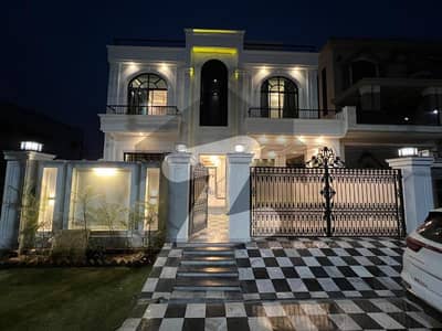 10 Marla Luxury House For Sale On 80 Ft Road In Central Park