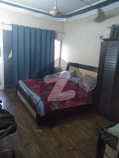 Flat Spread Over 1000 Square Yards In Gulshan-E-Iqbal Block 13/A Available