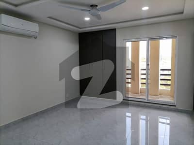 Prime Location 1250 Square Feet Flat For Rent In The Perfect Location Of The Royal Mall And Residency