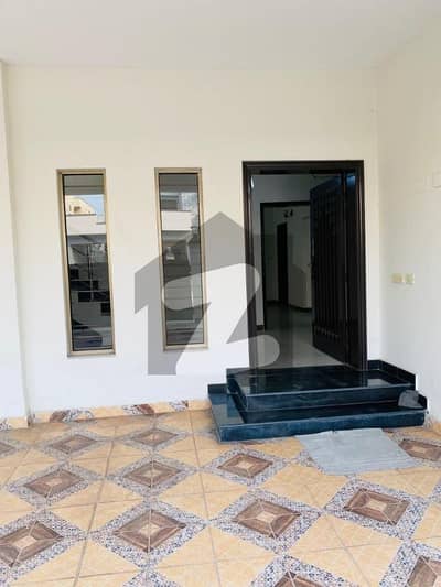 corner near to park 4 bedrooms brigadier house available urgent for rent