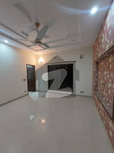 بحریہ ٹاؤن سیکٹر B بحریہ ٹاؤن,لاہور میں 4 کمروں کا 8 مرلہ مکان 90.0 ہزار میں کرایہ پر دستیاب ہے۔