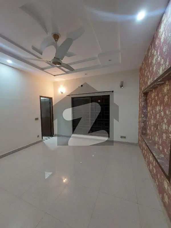 8 MARLA LIKE NEW FULLY LUXURY IDEAL LOCATION EXCELLENT HOUSE FOR RENT IN BAHRIA TOWN LAHORE