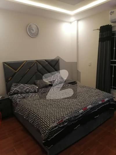 1 BED FULLY LUXURY AND FULLY FURNISH IDEAL LOCATION EXCELLENT FLAT FOR RENT IN BAHRIA TOWN LAHORE