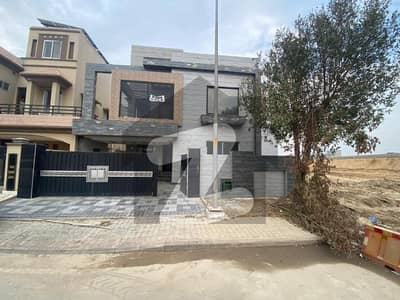 10 Marla beautiful new house for sale in overseas B in bahria town Lahore