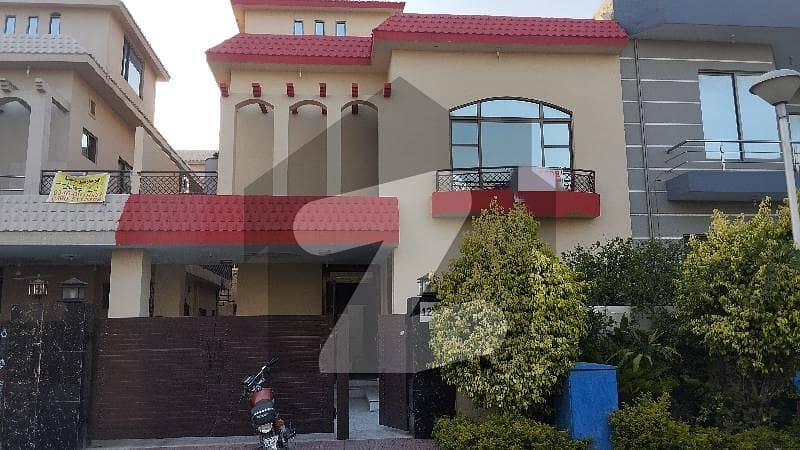 10 Marla Full House For Rent Near Park In Bahria Town Phase 3