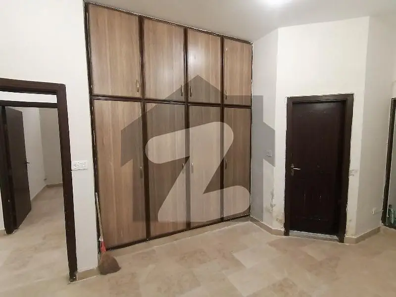 E-11 700 Square Feet Flat Up For Sale