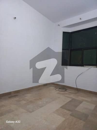 Prime Location 300 Square Yards Flat In Karachi Administration Employees - Block 1 For rent At Good Location