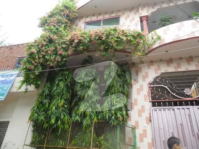 گرین ٹاؤن سیکٹر ڈی 2 لاہور میں 3 کمروں کا 5 مرلہ مکان 1.2 کروڑ میں برائے فروخت۔