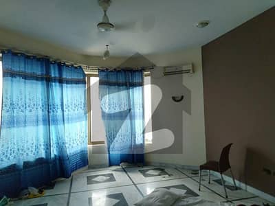 SEPRET GATE ONE KANAL UPPER PORTION AVAILABLE FOR RENT IN DHA PHASE 4