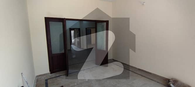 نیسپاک سکیم فیز 1 کالج روڈ,لاہور میں 4 کمروں کا 1 کنال بالائی پورشن 90.0 ہزار میں کرایہ پر دستیاب ہے۔