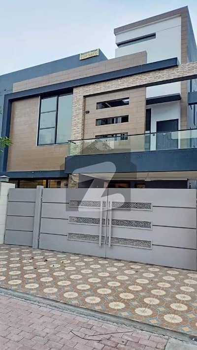 1 KANAL HOUSE IS AVAILABLE FOR SALE IN GARDEN TOWN