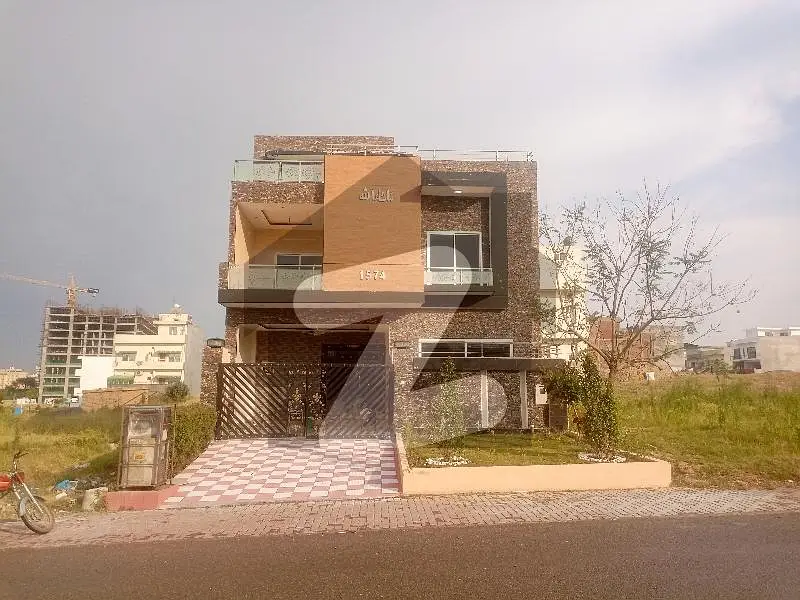 A House Of 10 Marla In Mumtaz City