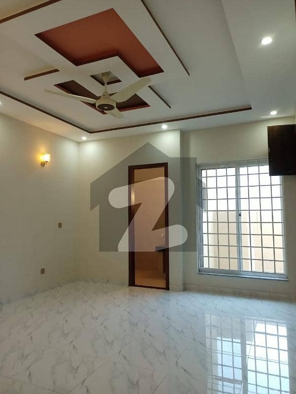 جوبلی ٹاؤن ۔ بلاک ڈی جوبلی ٹاؤن,لاہور میں 6 کمروں کا 10 مرلہ مکان 3.45 کروڑ میں برائے فروخت۔