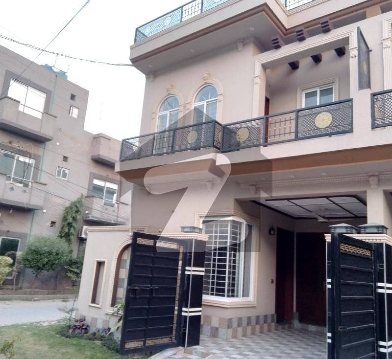 ملٹری اکاؤنٹس ہاؤسنگ سوسائٹی لاہور میں 3 کمروں کا 4 مرلہ مکان 1.85 کروڑ میں برائے فروخت۔