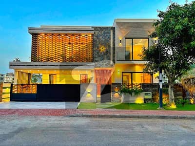 Ultra-Modern Luxurious 24 Marla House With Extra Land