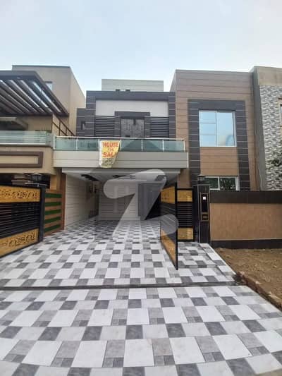8 marla full furnished house for sale in Umar block Bahria town Lahore