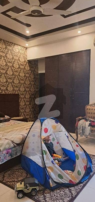 نارتھ ناظم آباد کراچی میں 9 کمروں کا 8 مرلہ مکان 6.4 کروڑ میں برائے فروخت۔
