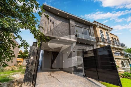 Luxurious And Spacious 5 Marla Modern House - Prime Location For Sale