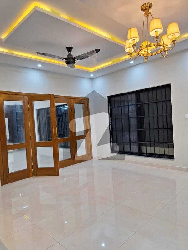 F-8 BEAUTIFUL NEW CONDITION OWNER BUILD HOUSE SIZE 1777 YDS NEAR PARK Architect Design Prime Location Double Story House 6 Bedrooms Attached Stylish Bathrooms Drawing Dinning Tv Lounge , Two American Style Kitchen TWO Sqtr Very Reasonable Price